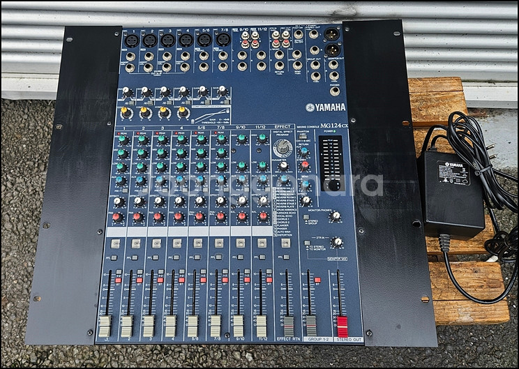 야마하 MG124CX 중고 음향 믹서--0