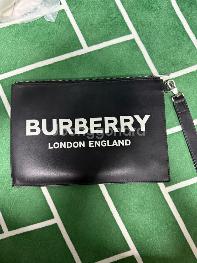 버버리 런던잉글랜드 클러치백--0