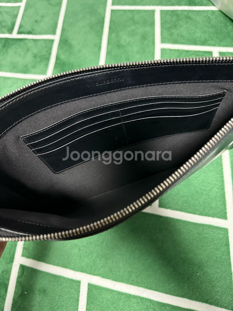 버버리 런던잉글랜드 클러치백--3