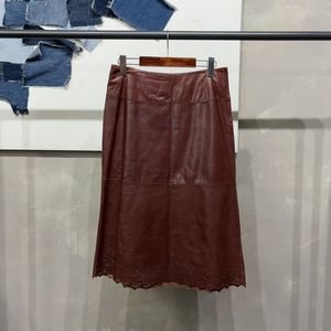 (27인치) 오브제 여성 캐주얼 양가죽 펀칭 미디스커트