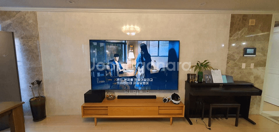 삼성 크리스탈 UHD 55인치 TV 판매합니다--2