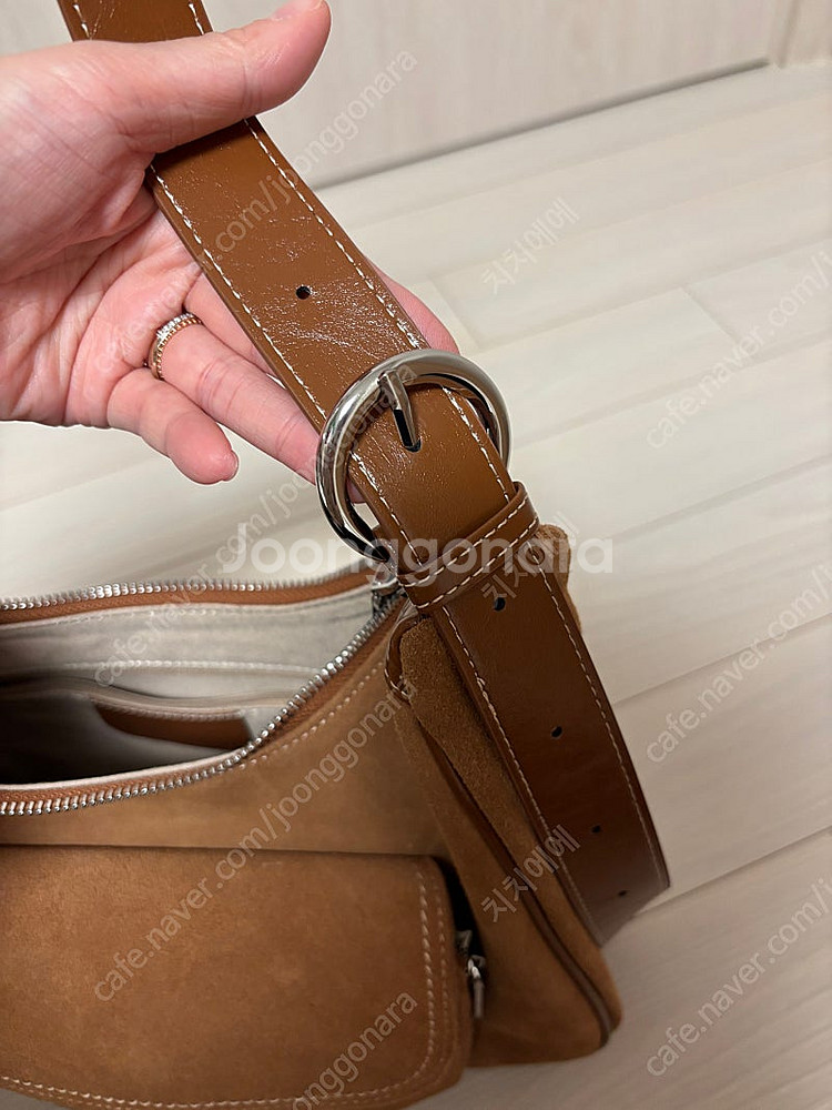 소가죽 스웨이드 호보백 숄더 스트랩 가능--4