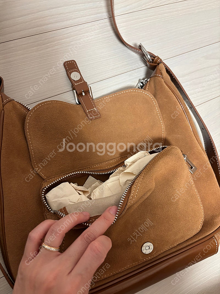 소가죽 스웨이드 호보백 숄더 스트랩 가능--7