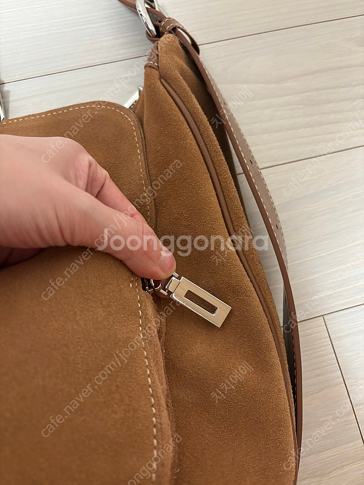 소가죽 스웨이드 호보백 숄더 스트랩 가능--8