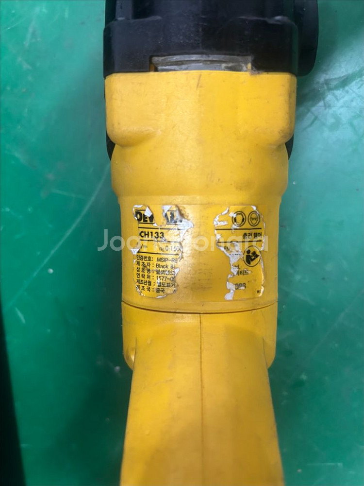 디월트 로터리해머드릴 18v일자형dch133 배터리포함--5