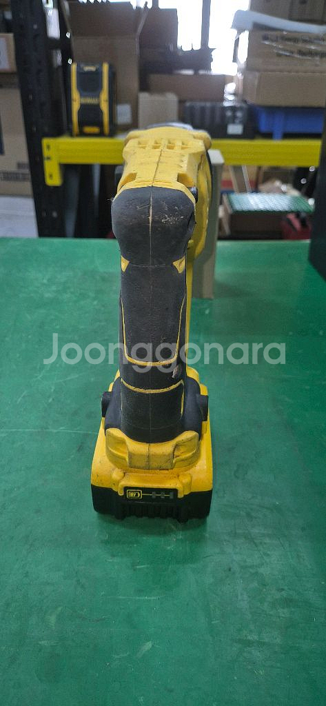 디월트 로터리해머드릴 18v일자형dch133 배터리포함--2