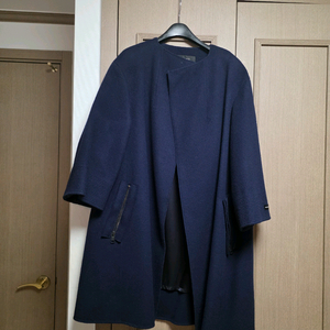 네이비색 노카라 하프 코트