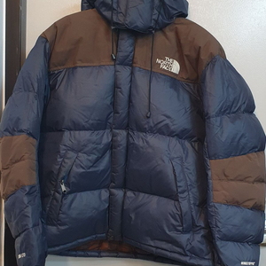 노스페이스 800 필파워 LTD 한정판 눕시 패딩입니다