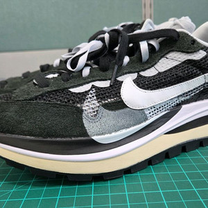 나이키 사카이베이퍼와플 검흰