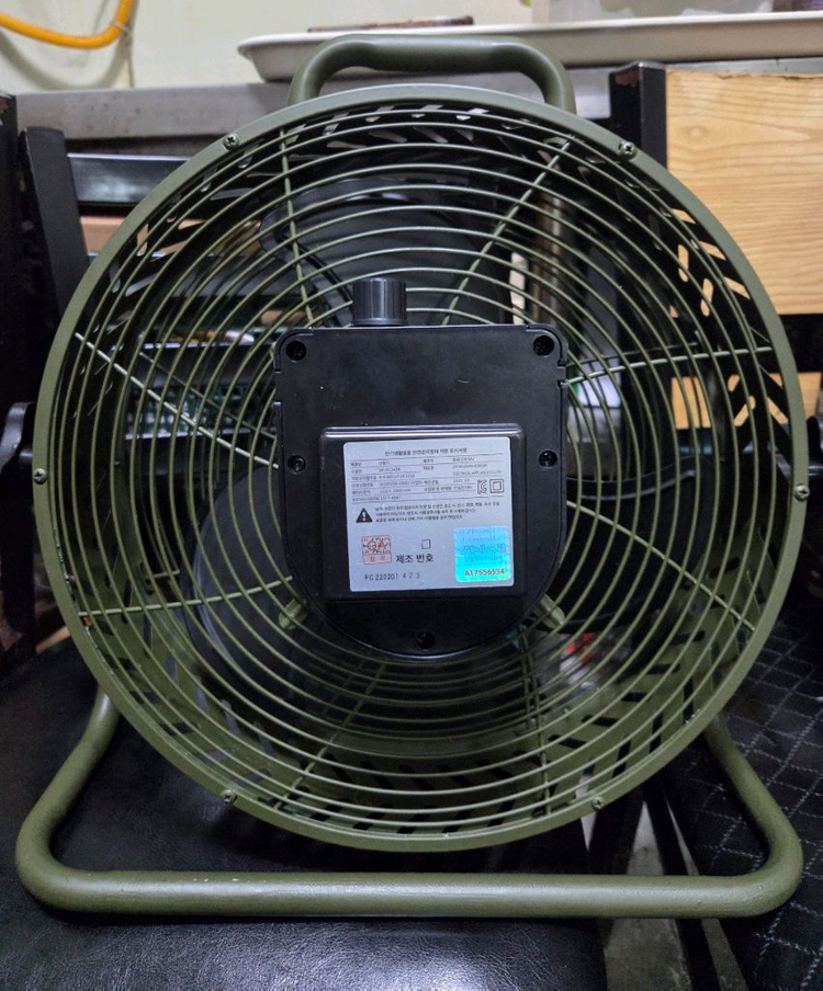 신일 캠핑 무선 선풍기(카키 분채도장)--2