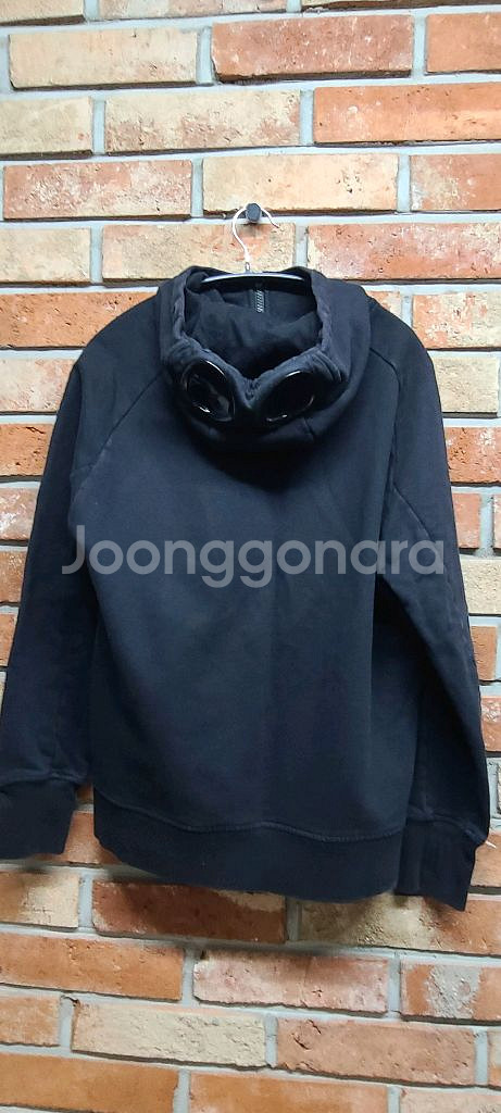 CP컴퍼니 고글후드집업M100사이즈--1