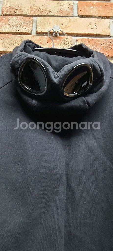 CP컴퍼니 고글후드집업M100사이즈--2