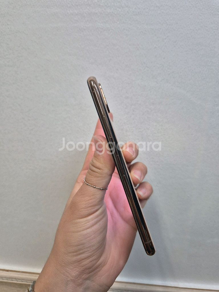 아이폰 Xs 256GB 골드 액정무기스 깨끗해요--4