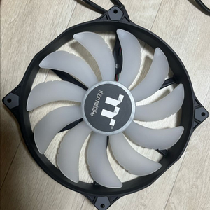 써멀테이크 200mm 쿨링팬 ARGB