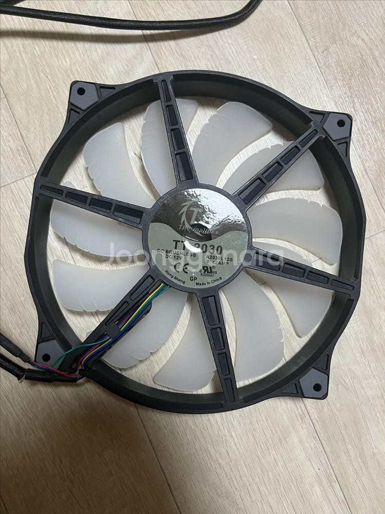 써멀테이크 200mm 쿨링팬 ARGB--1