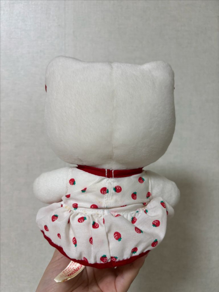 산리오 고전 딸기키티 인형 이미지