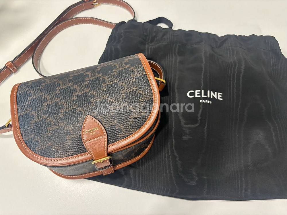 셀린느 트리옹프 폴코 크로스백(S급)--0