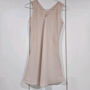 (44) 민소매 블라우스.