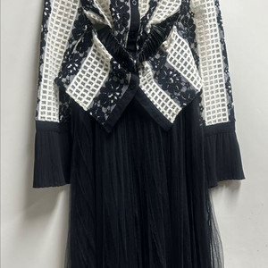 여성 레이스 블라우스와 스커트 투피스 M