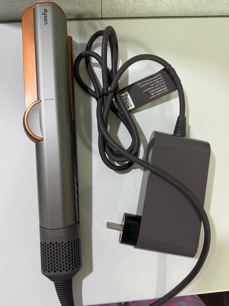 다이슨 에어스트레이트너 이미지