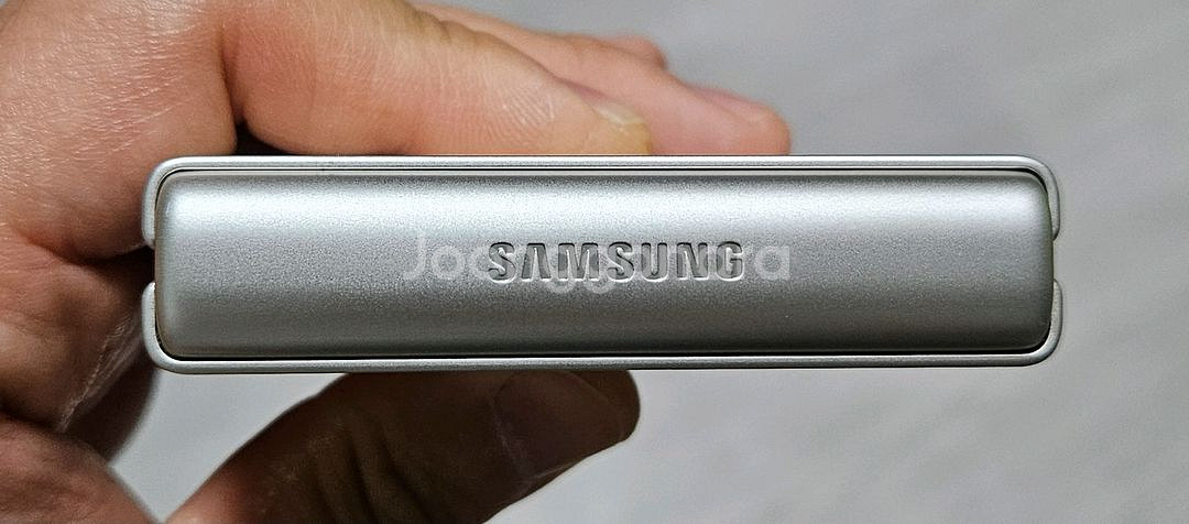 갤럭시 Z플립3 크림 256GB 싸게 팝니다.--3