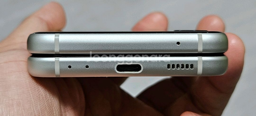 갤럭시 Z플립3 크림 256GB 싸게 팝니다.--4
