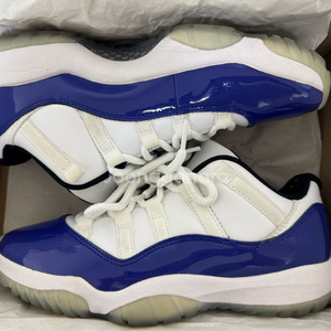 에어조던11 로우 콩코드 스케치 255사이즈