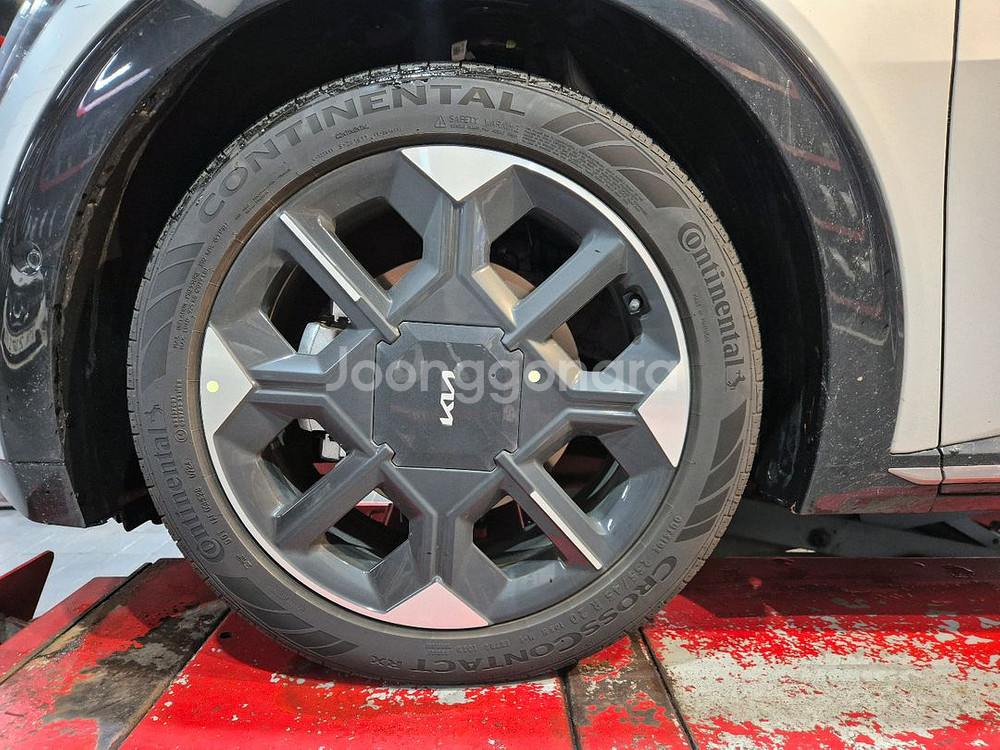 EV6 20인치 순정 휠,타이어 세트 판매합니다--4