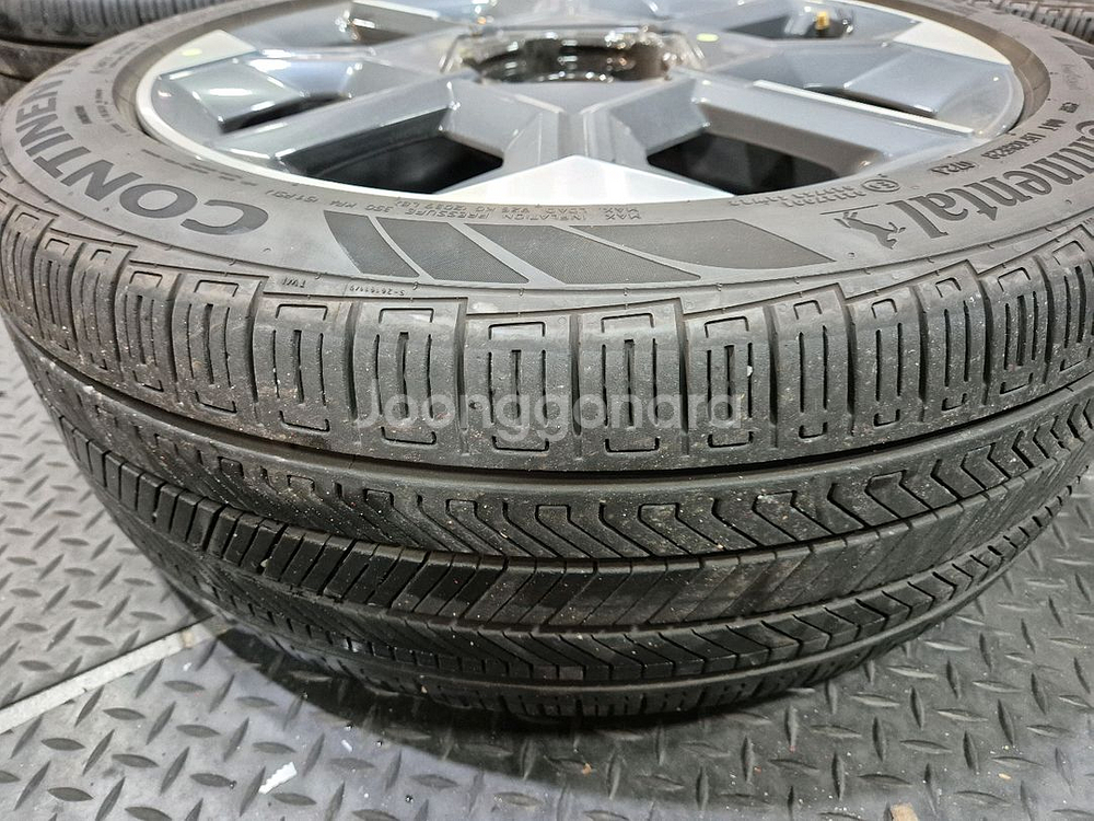 EV6 20인치 순정 휠,타이어 세트 판매합니다--6