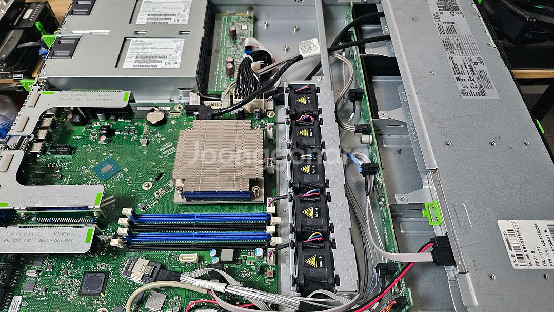 Fujitsu RX1330 M2 1U Server--2