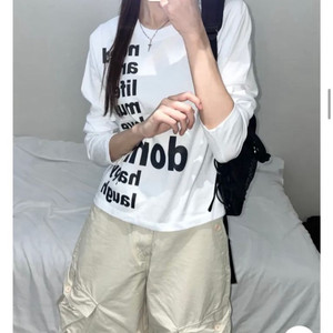 에이블리 세미크롭 레터링 긴팔티 (새상품)