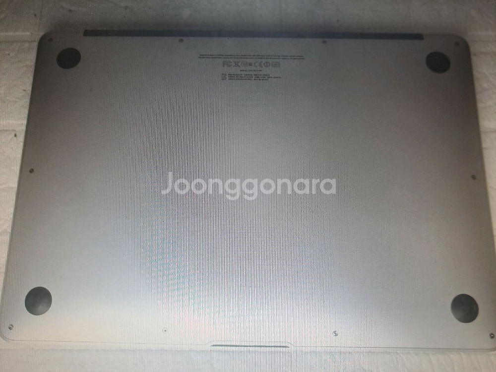 애플 맥북에어 A1369 본체만 정크로 판매--4