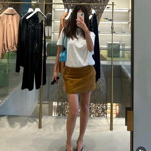 식스앤어하프 레더/스웨이드 미니 스커트 카멜색상 M
