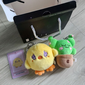 아이유 공식 굿즈 판매