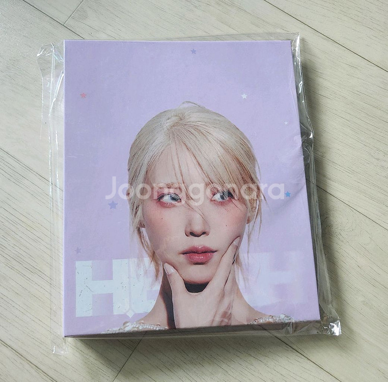 아이유 공식 굿즈 판매--1