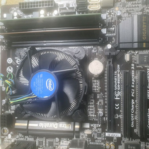 i5 4690 AMD RX6500XT
