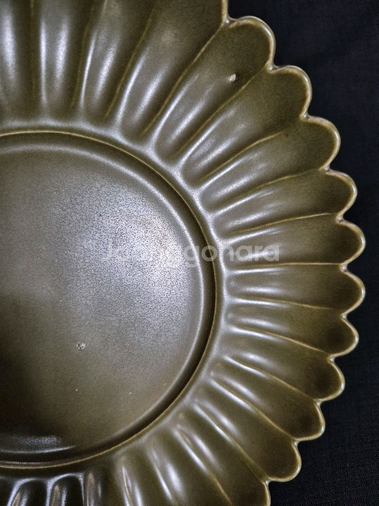 중국도자기. 다엽말유. 국화문 화형 반. 접시.--2