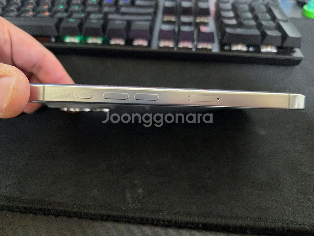 아이폰 16프로 256GB 화이트 팝니다.--4