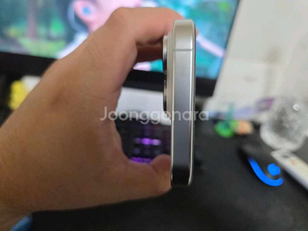 아이폰 16프로 256GB 화이트 팝니다.--1