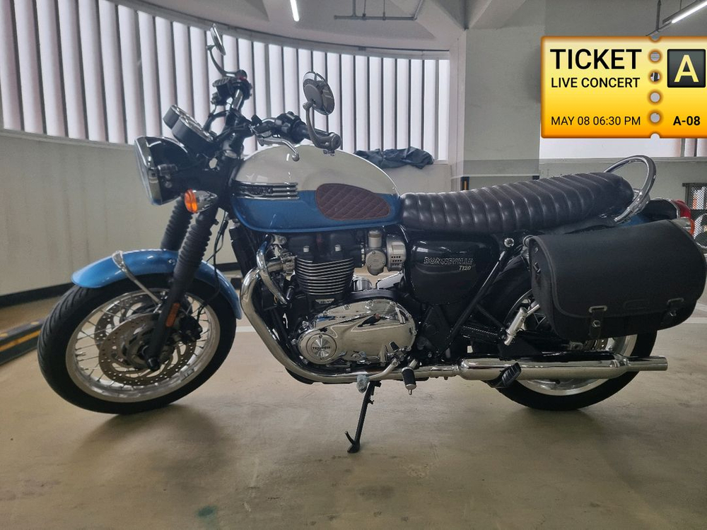 트라이엄프 본네빌 t120 오토바이 23년 이미지