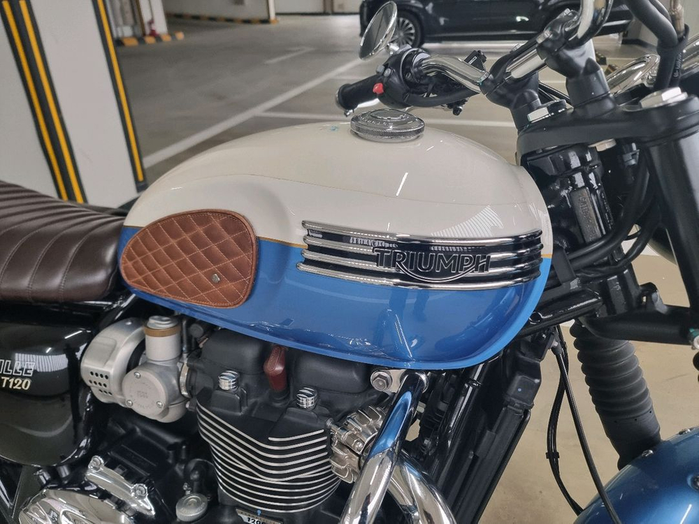 트라이엄프 본네빌 t120 오토바이 23년 이미지