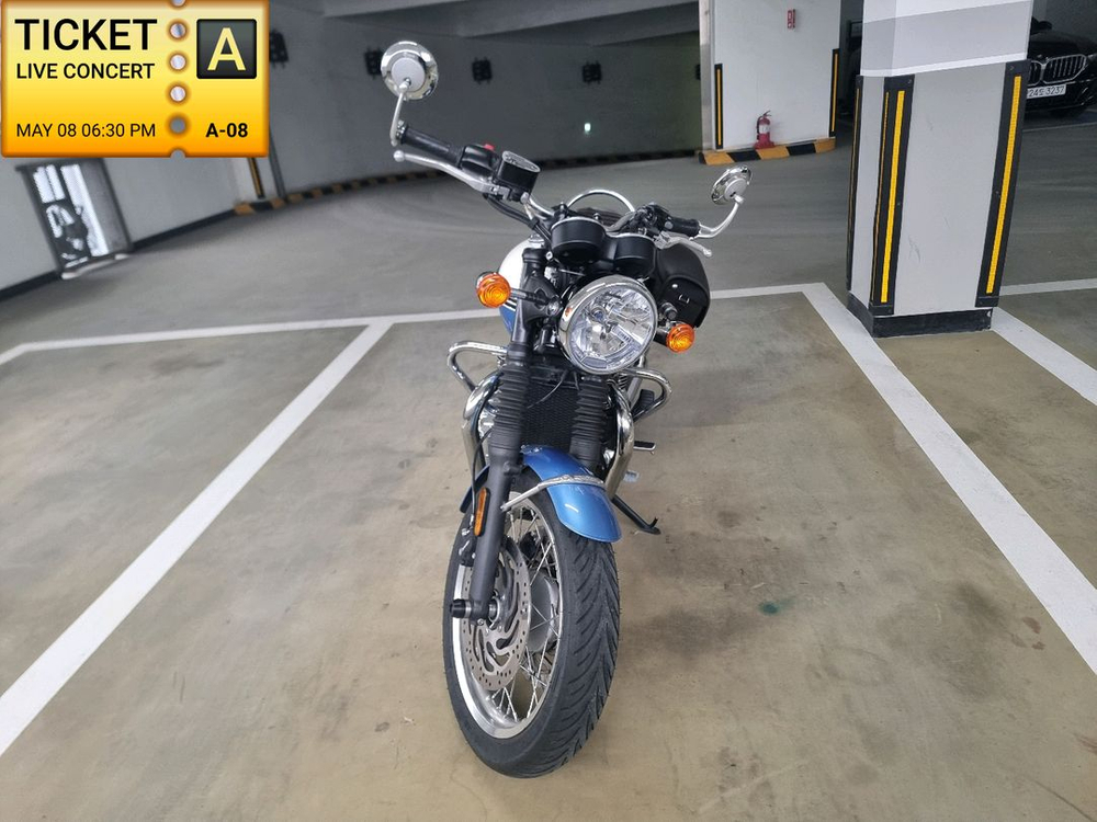 트라이엄프 본네빌 t120 오토바이 23년 이미지