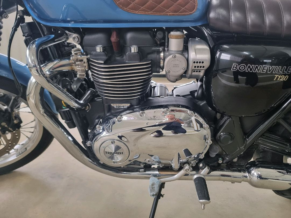 트라이엄프 본네빌 t120 오토바이 23년 이미지