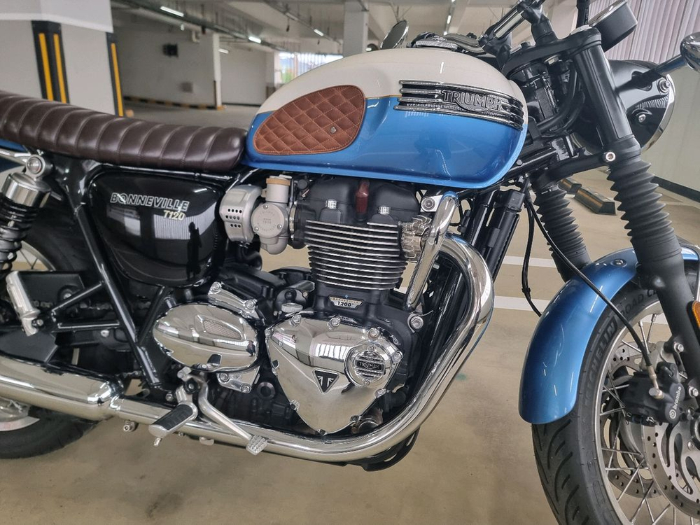 트라이엄프 본네빌 t120 오토바이 23년 이미지