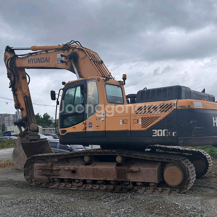 10급굴삭기 현대 R300LC 2013년식 중고굴착기--1