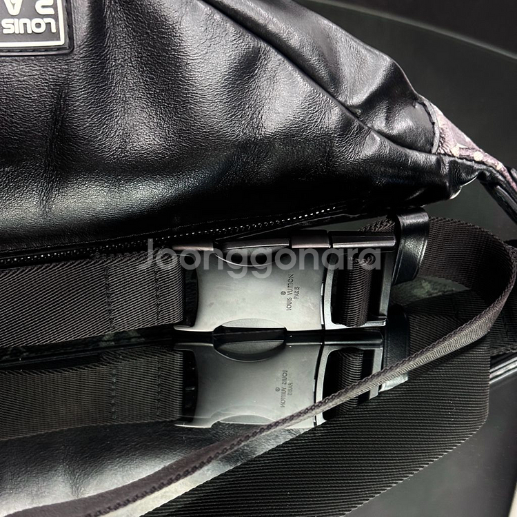 [새상품급]루이비통 디스커버리 갤럭시 힙색 범백--6