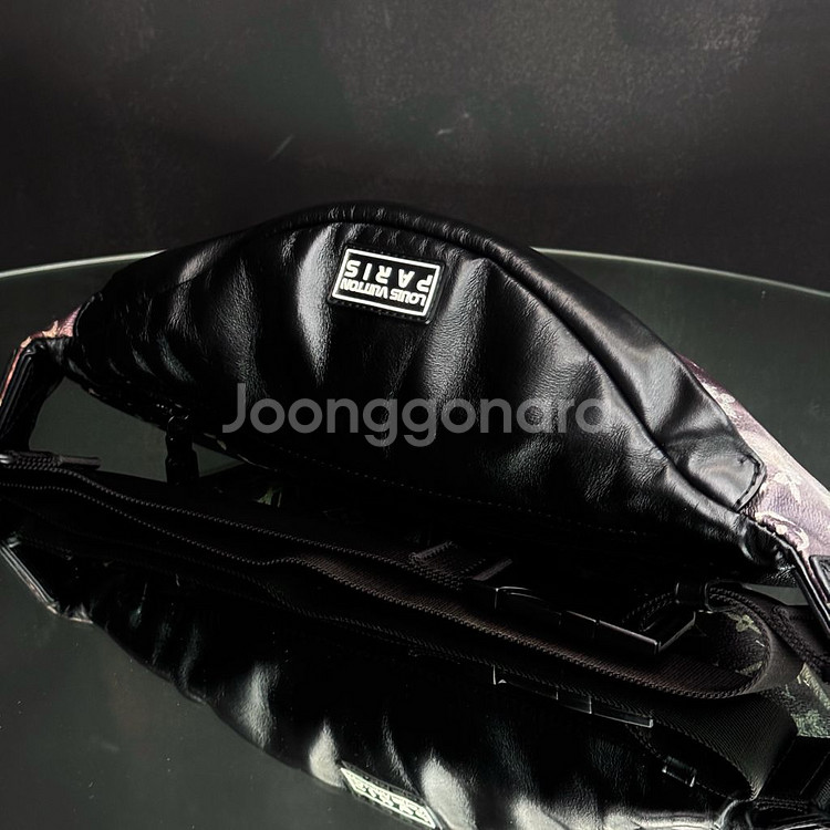 [새상품급]루이비통 디스커버리 갤럭시 힙색 범백--5