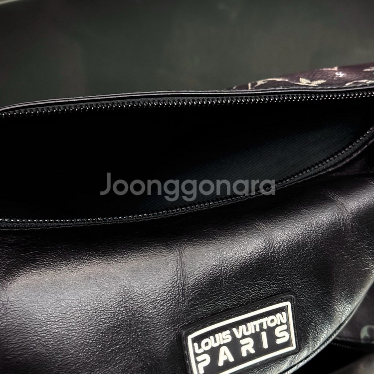 [새상품급]루이비통 디스커버리 갤럭시 힙색 범백--9