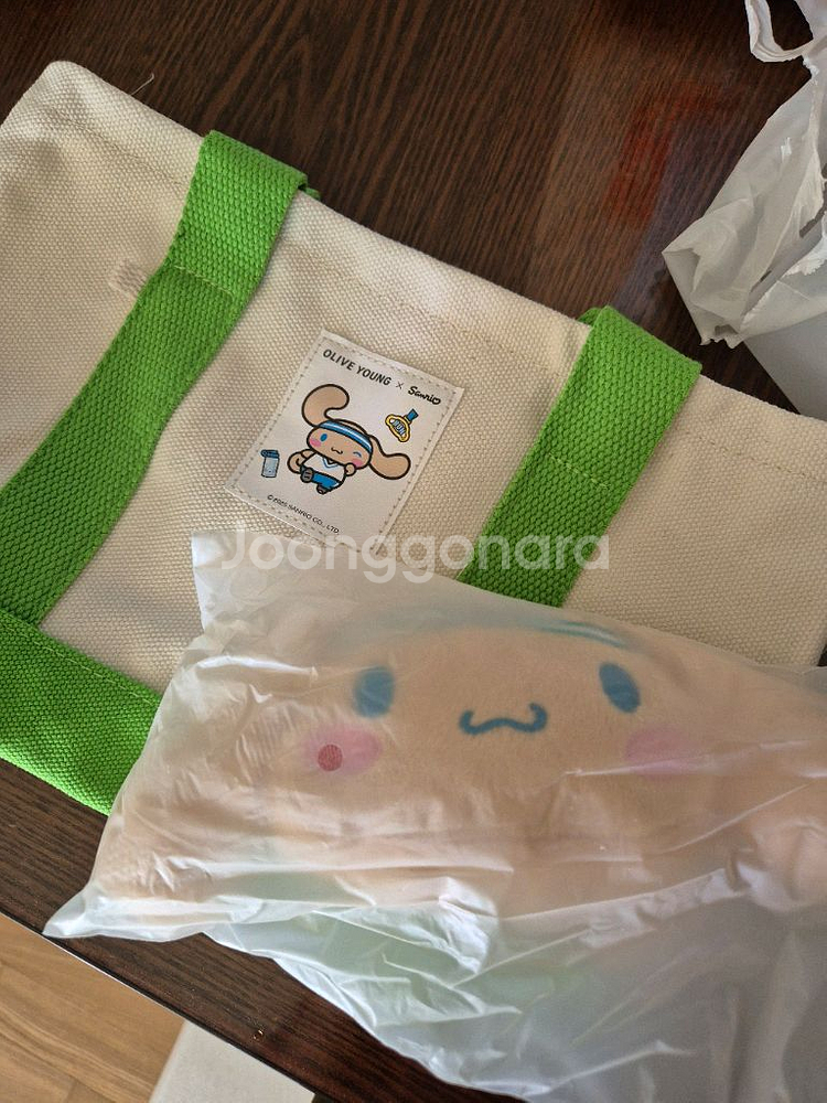 올리브영 산리오 토트백 키링--0
