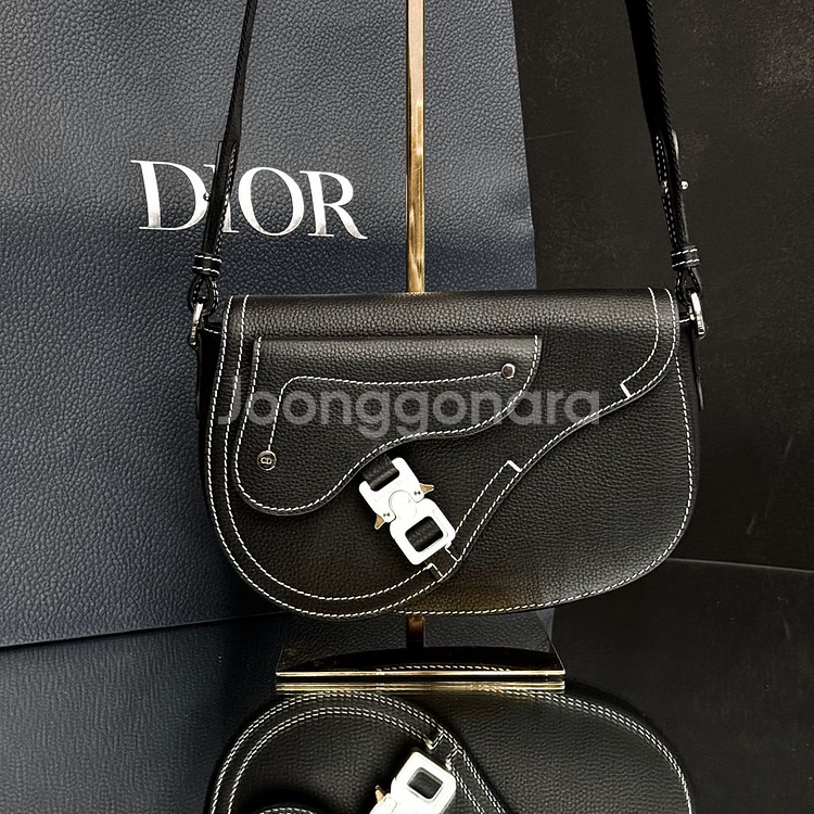 [새상품급]디올 새들 스트랩 신형 메신저백 갤럽힛더로드--0